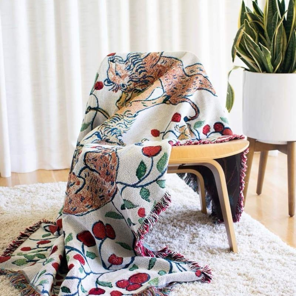 NWOT Olivia Wendel Pomegranate Lions Blanket - Picture 4 of 7